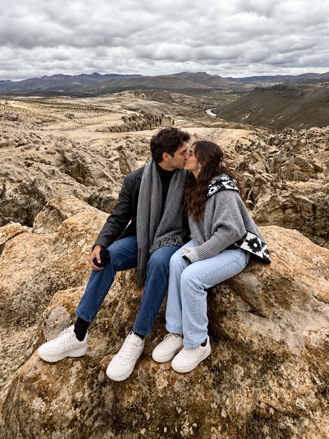 Elena y Gabriel ficticios durante un viaje por las montañas
