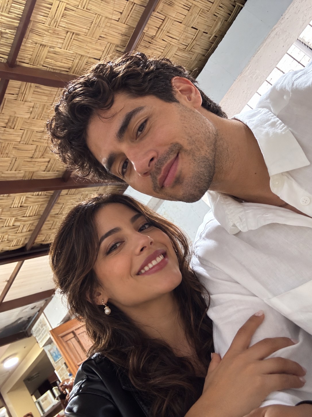 Un retrato cotidiano de Elena y Gabriel, personajes ficticios